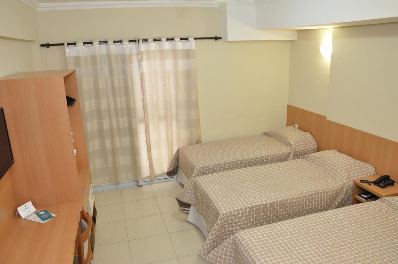 Lotus Hotel - A 6 Km Do Santuario De Aparecida-Sp Гуаратингета Экстерьер фото