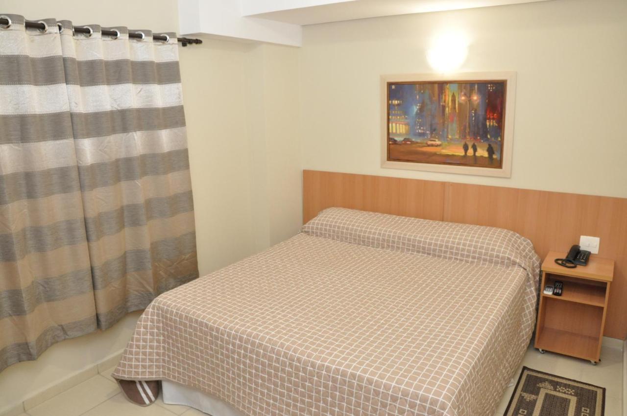 Lotus Hotel - A 6 Km Do Santuario De Aparecida-Sp Гуаратингета Экстерьер фото