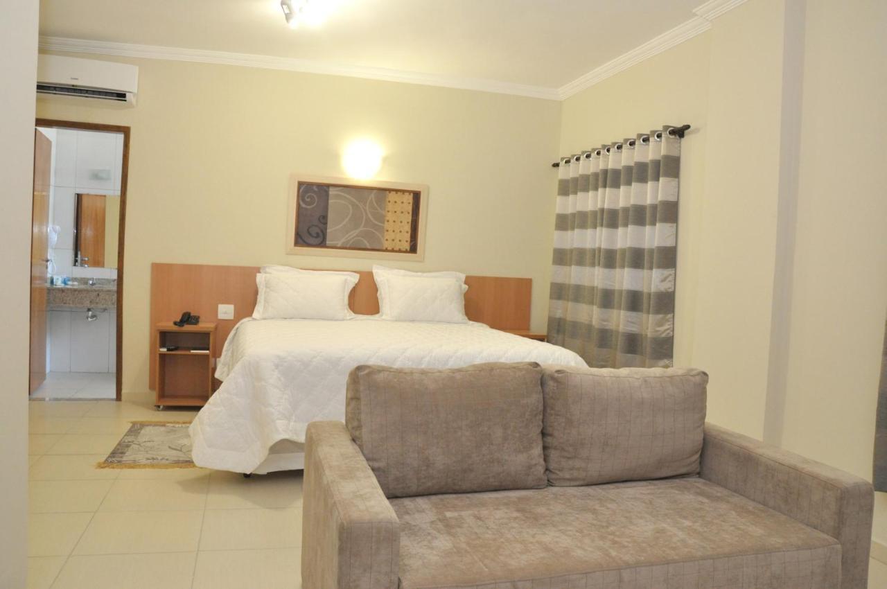 Lotus Hotel - A 6 Km Do Santuario De Aparecida-Sp Гуаратингета Экстерьер фото