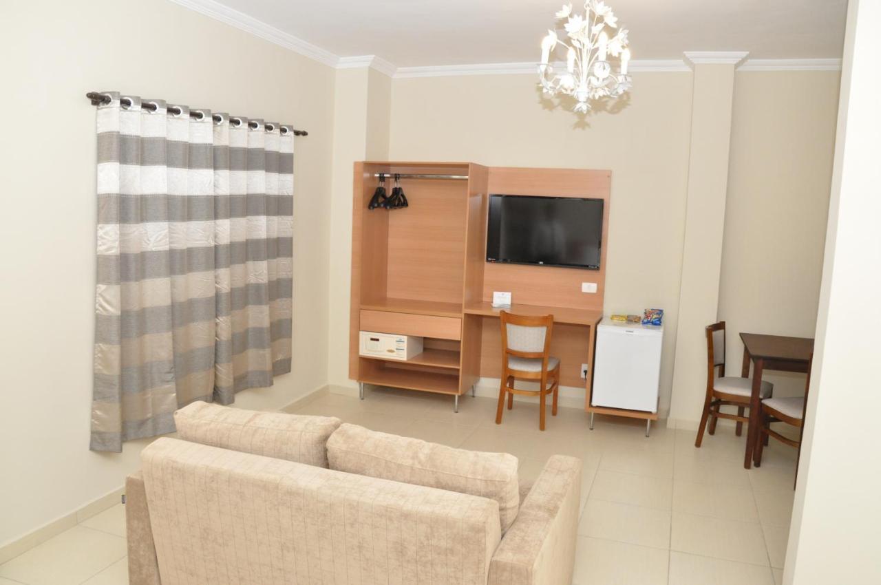 Lotus Hotel - A 6 Km Do Santuario De Aparecida-Sp Гуаратингета Экстерьер фото