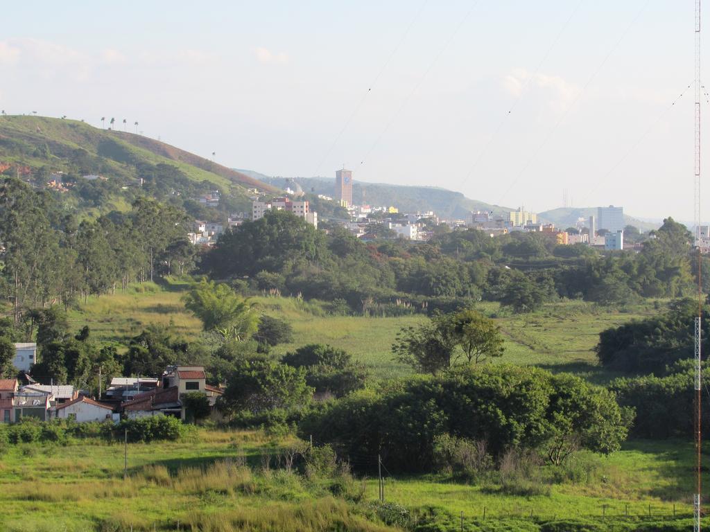 Lotus Hotel - A 6 Km Do Santuario De Aparecida-Sp Гуаратингета Экстерьер фото
