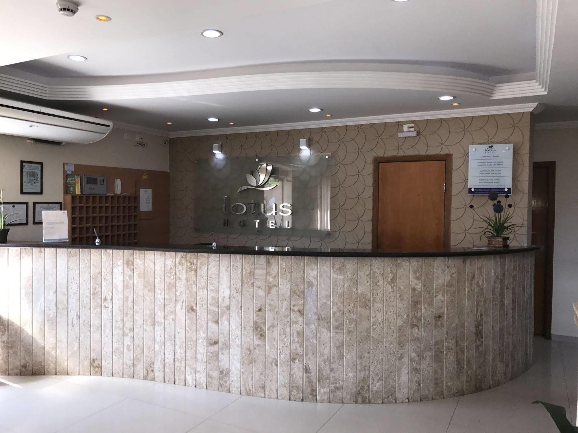 Lotus Hotel - A 6 Km Do Santuario De Aparecida-Sp Гуаратингета Экстерьер фото