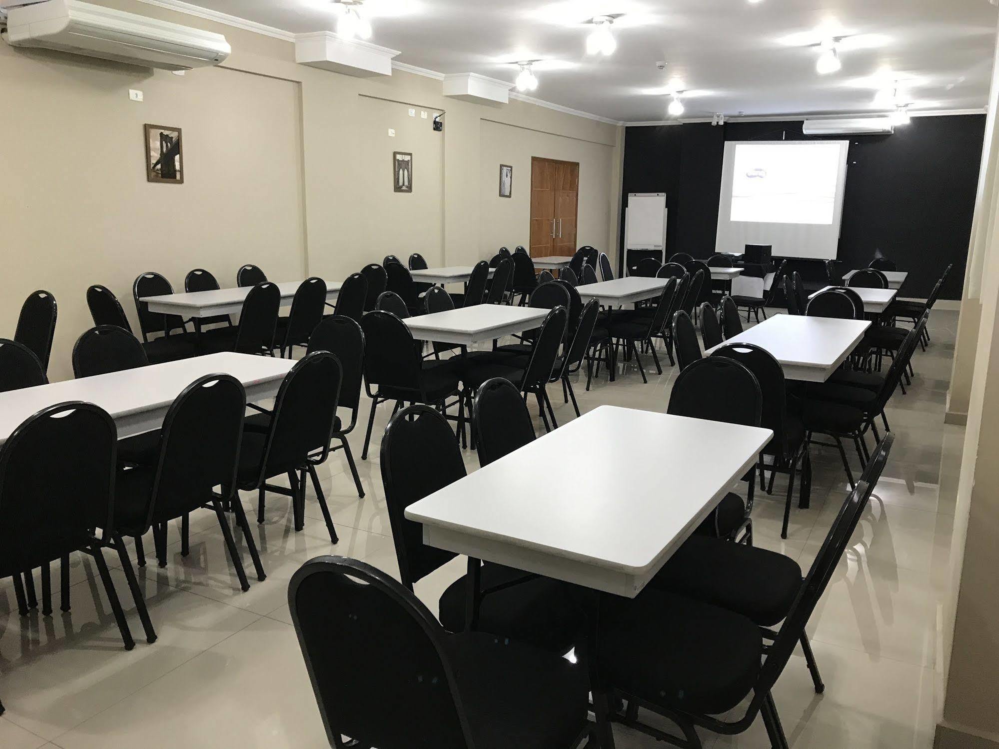 Lotus Hotel - A 6 Km Do Santuario De Aparecida-Sp Гуаратингета Экстерьер фото