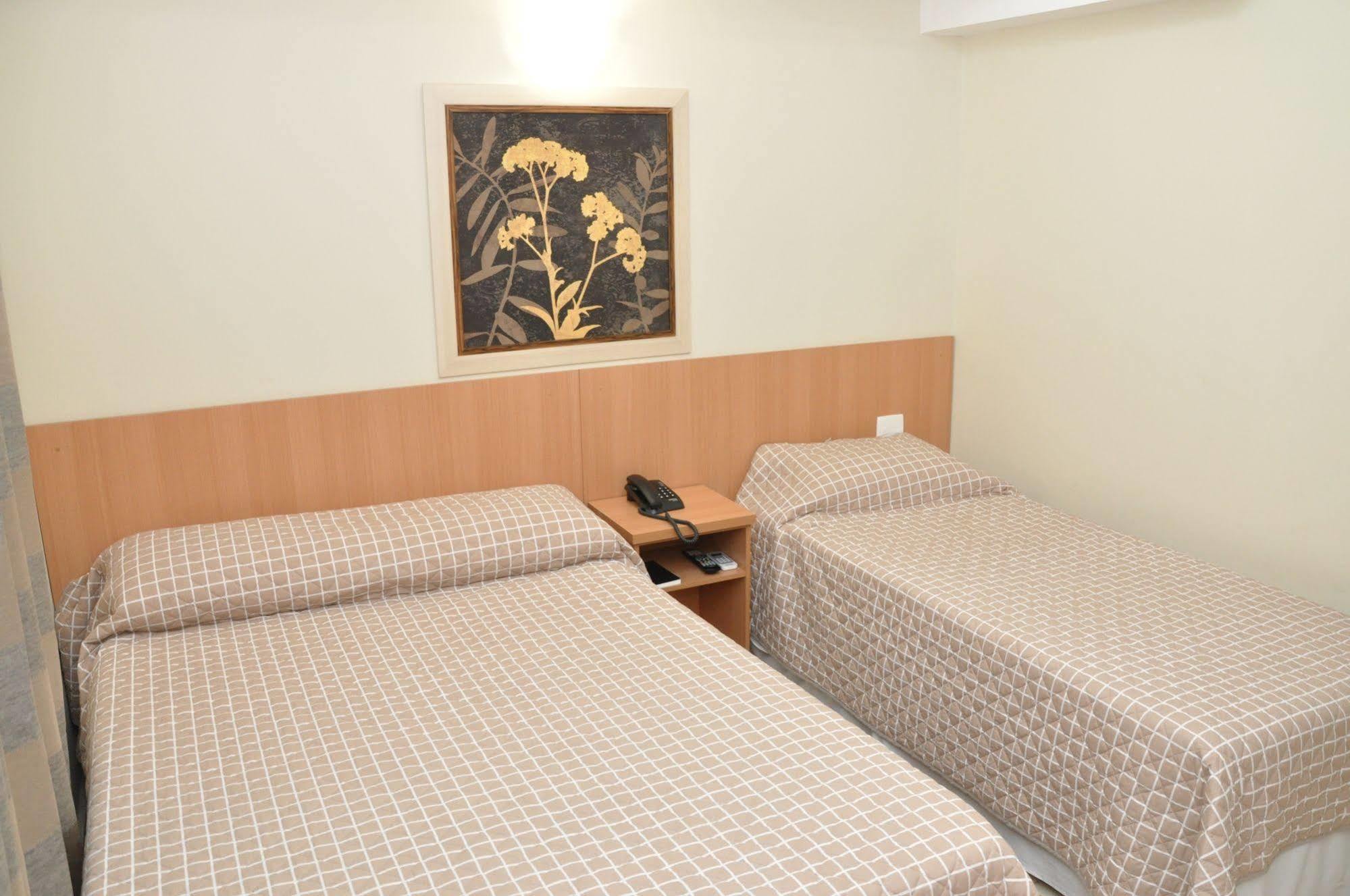 Lotus Hotel - A 6 Km Do Santuario De Aparecida-Sp Гуаратингета Экстерьер фото