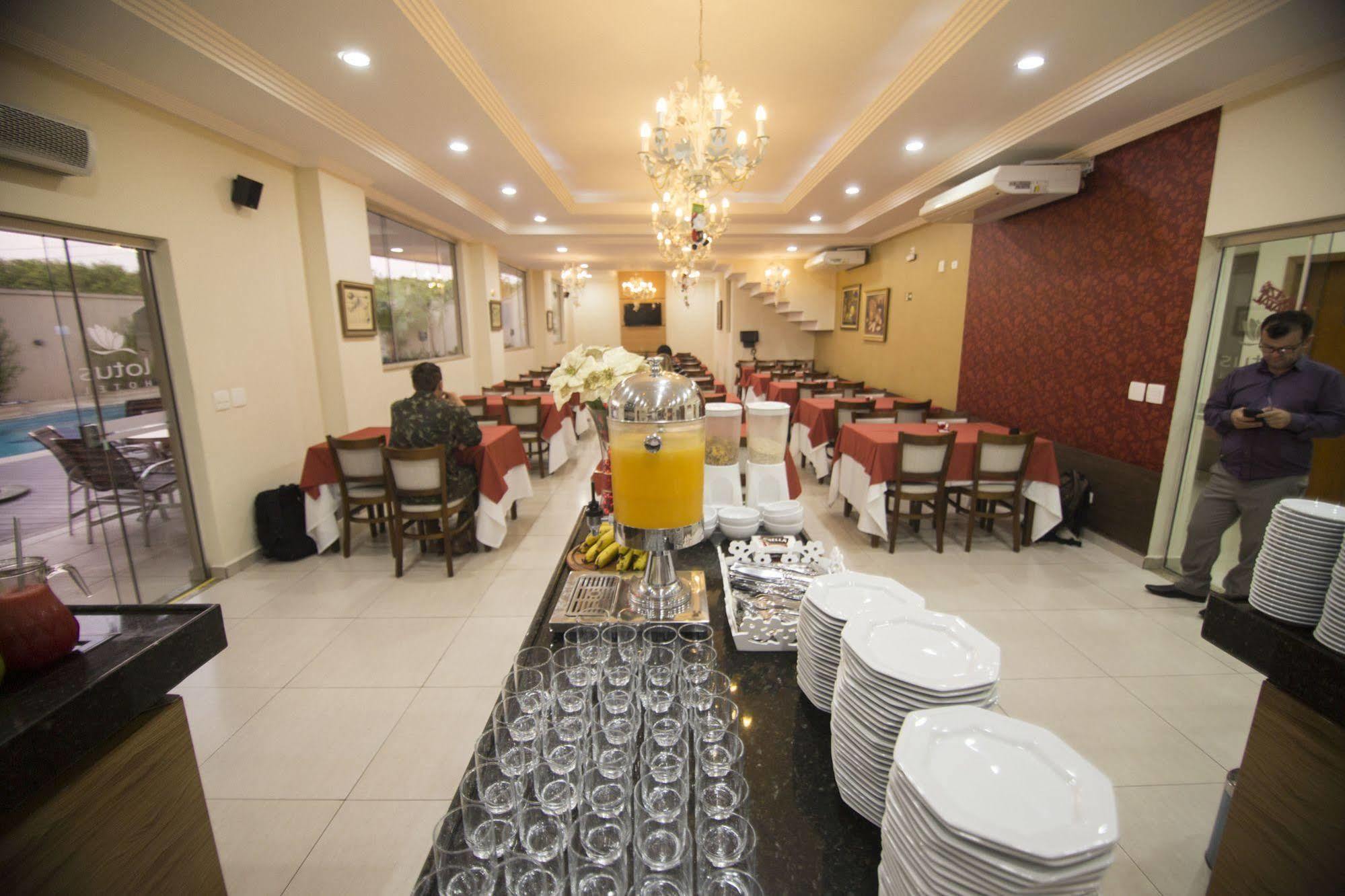 Lotus Hotel - A 6 Km Do Santuario De Aparecida-Sp Гуаратингета Экстерьер фото