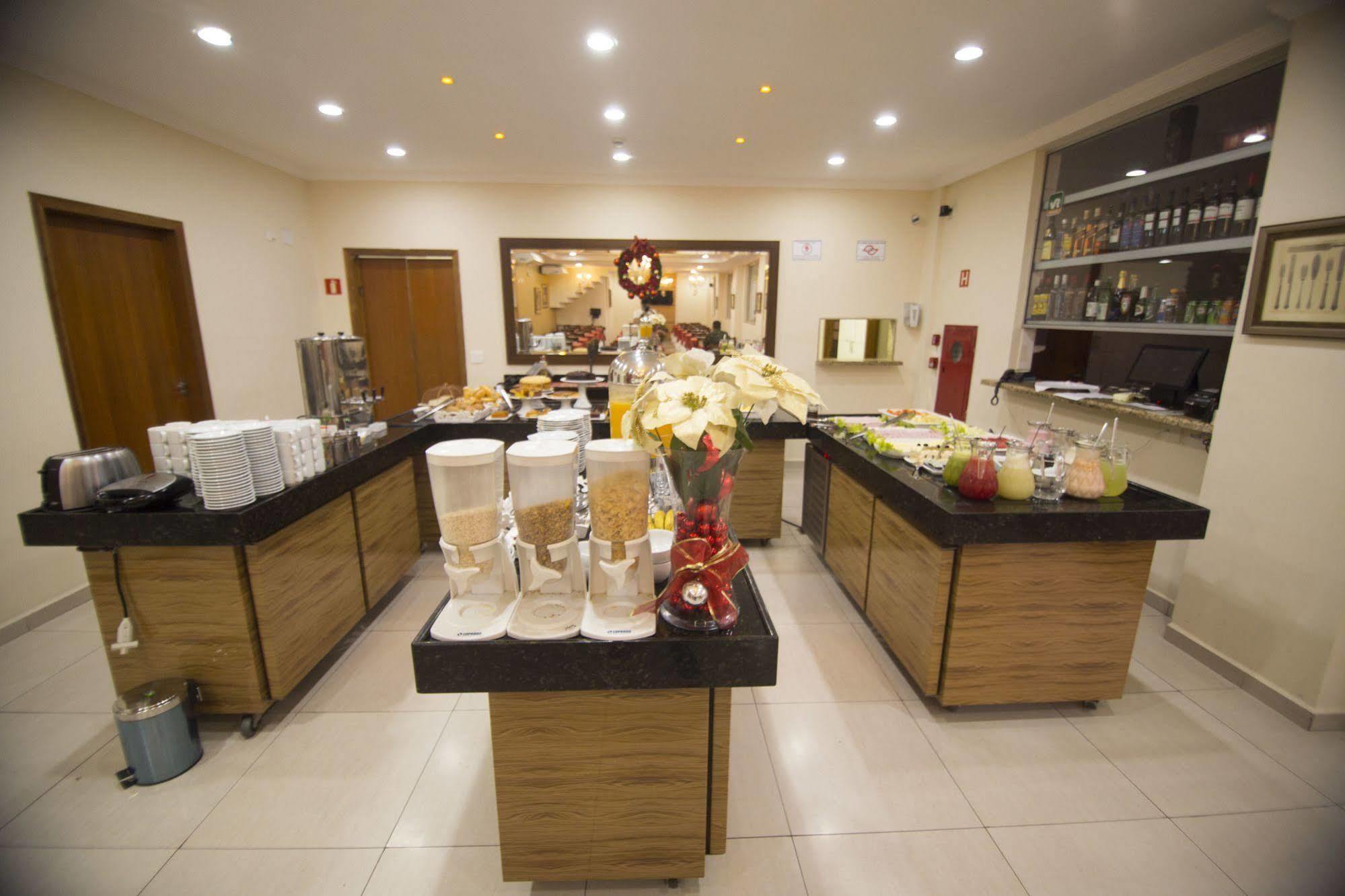 Lotus Hotel - A 6 Km Do Santuario De Aparecida-Sp Гуаратингета Экстерьер фото