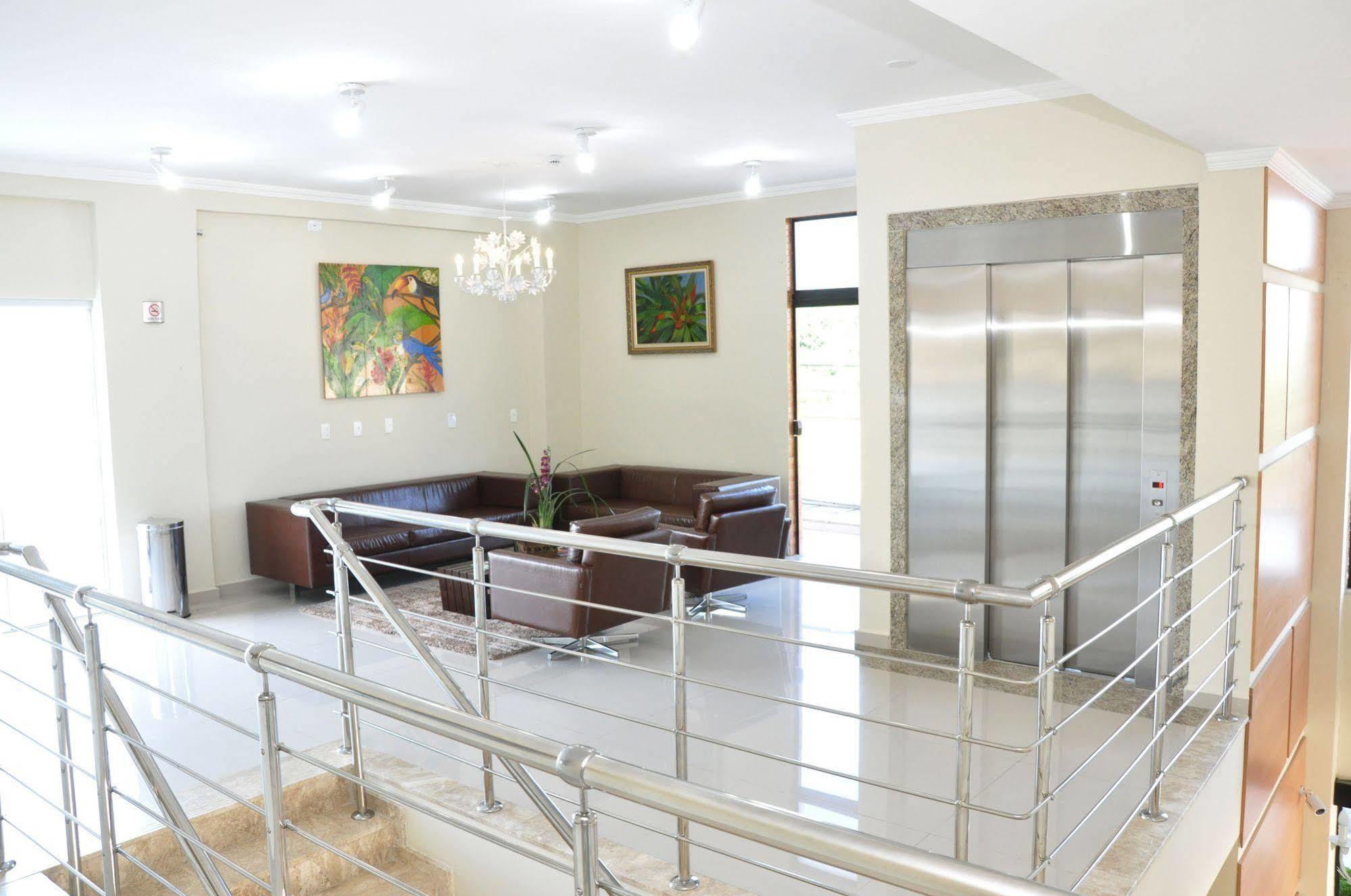 Lotus Hotel - A 6 Km Do Santuario De Aparecida-Sp Гуаратингета Экстерьер фото